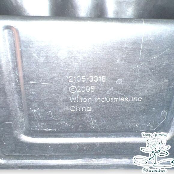 Wilton Cupcake Cake Pan - Picture 6 of 7